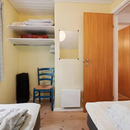 3 Bedroom Stunning In Сasa de vacaciones Neksø